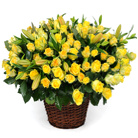 Zamów kwiaty do Polski: Wiosenne Szaleństwo - Kosz 101 Żółtych Róż z Liliami